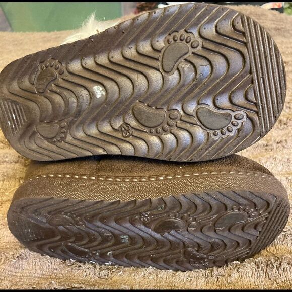 CHINA BUTTON CITY “uggish like” BOOTIES- SZ 23 - approx 6”. Fantastic condition - Picture 9 of 13